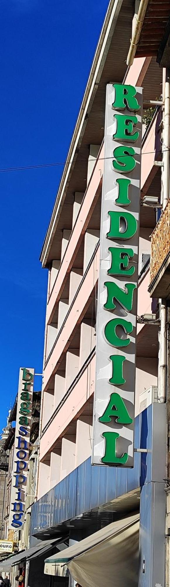 Guest house Residencial Centro Comercial Avenida Bragashopping 2*